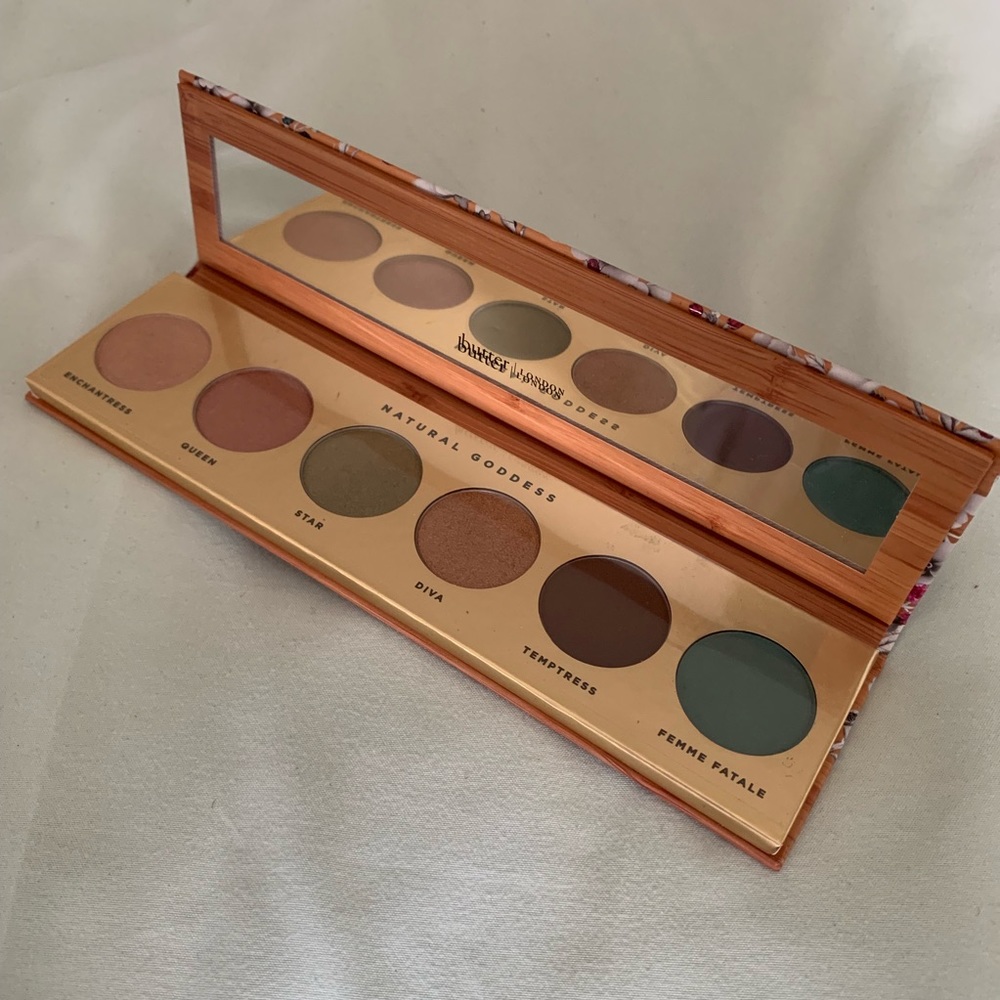HP🎉Butter London Natural Eye Shadow Palette